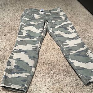 Camo capri